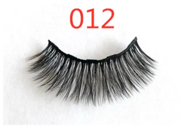 A Pair Of False Eyelashes With Magnets In Fashion - Image #3